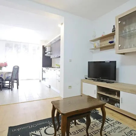 Apartments Iva Apartment *