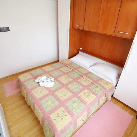 Apartments Iva Apartment *