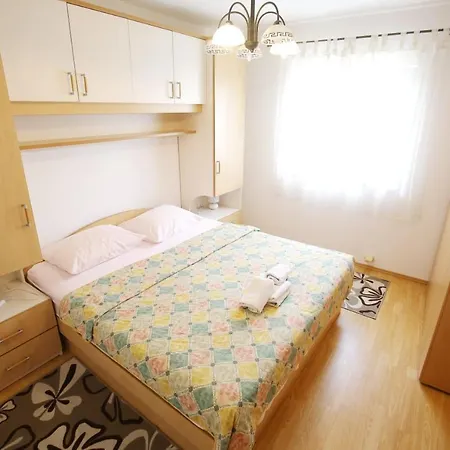 Apartments Iva Apartment *